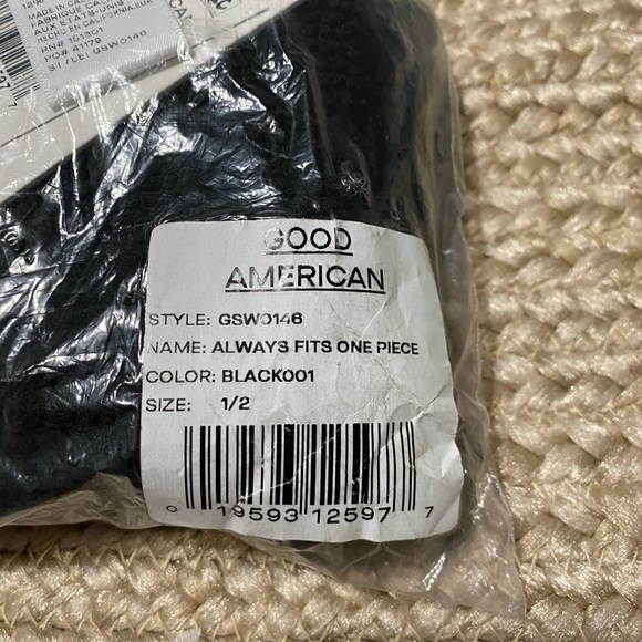 Good American Always fits one Piece - Picture 11 of 11